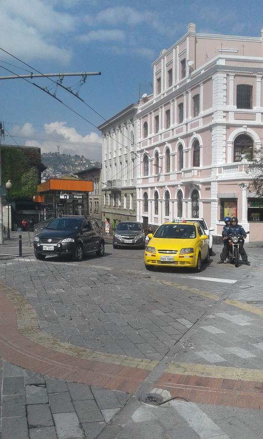 Hostal Mediodia Quito Ngoại thất bức ảnh